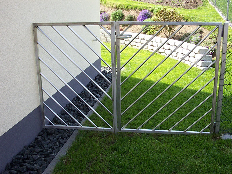 Wir fertigen für Sie Balkongeländer, Gartentüren, Handläufe und